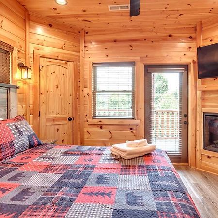 Gatlinburg Cabin With Private Hot Tub By Staycating Екстер'єр фото
