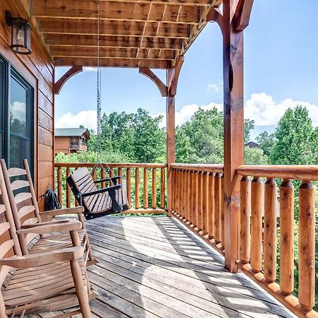 Gatlinburg Cabin With Private Hot Tub By Staycating Екстер'єр фото