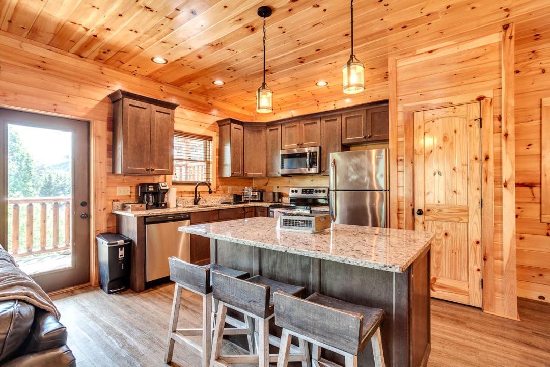 Gatlinburg Cabin With Private Hot Tub By Staycating Екстер'єр фото