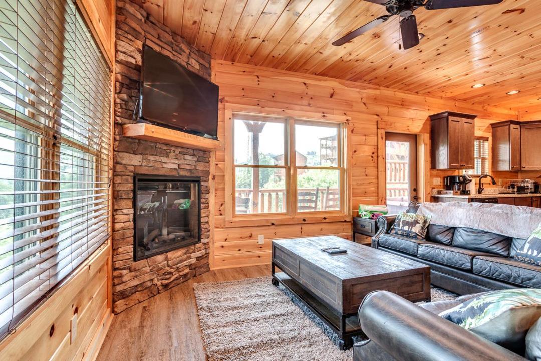 Gatlinburg Cabin With Private Hot Tub By Staycating Екстер'єр фото