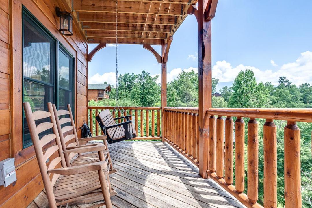 Gatlinburg Cabin With Private Hot Tub By Staycating Екстер'єр фото