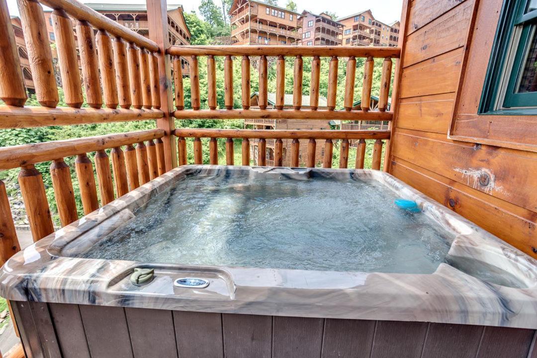 Gatlinburg Cabin With Private Hot Tub By Staycating Екстер'єр фото