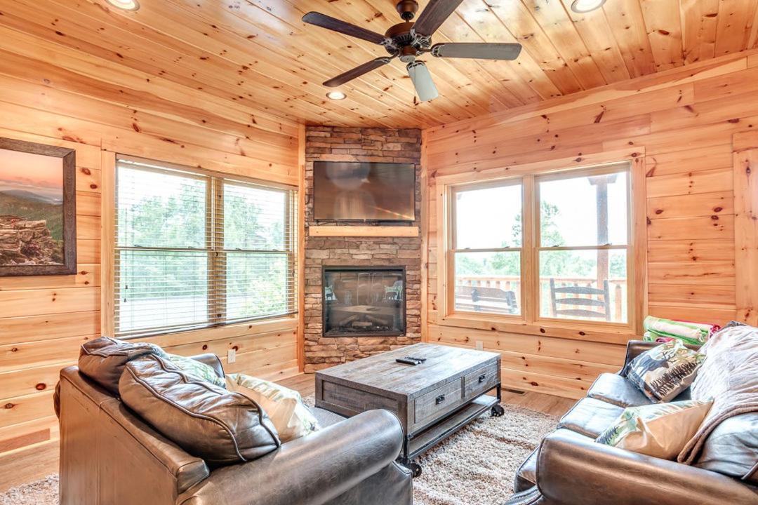 Gatlinburg Cabin With Private Hot Tub By Staycating Екстер'єр фото