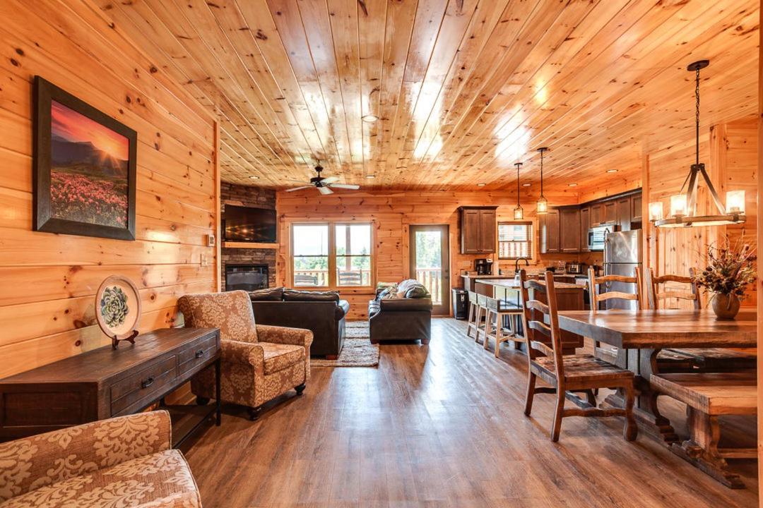 Gatlinburg Cabin With Private Hot Tub By Staycating Екстер'єр фото