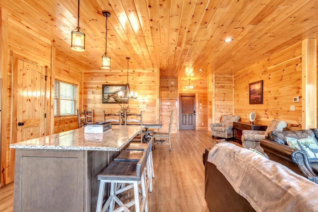 Gatlinburg Cabin With Private Hot Tub By Staycating Екстер'єр фото