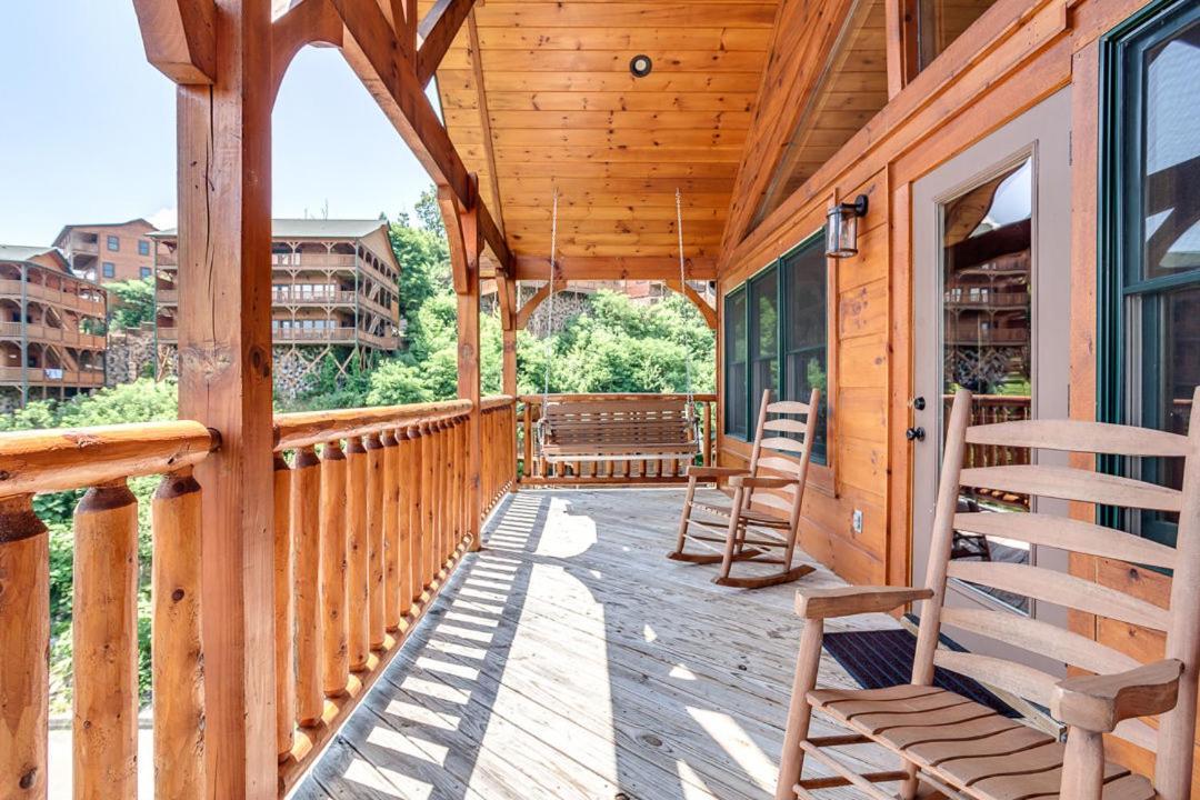 Gatlinburg Cabin With Private Hot Tub By Staycating Екстер'єр фото