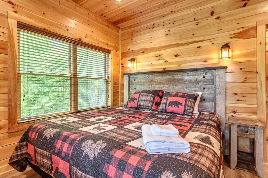 Gatlinburg Cabin With Private Hot Tub By Staycating Екстер'єр фото