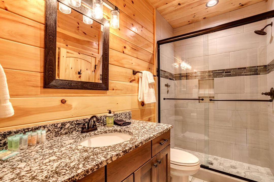 Gatlinburg Cabin With Private Hot Tub By Staycating Екстер'єр фото