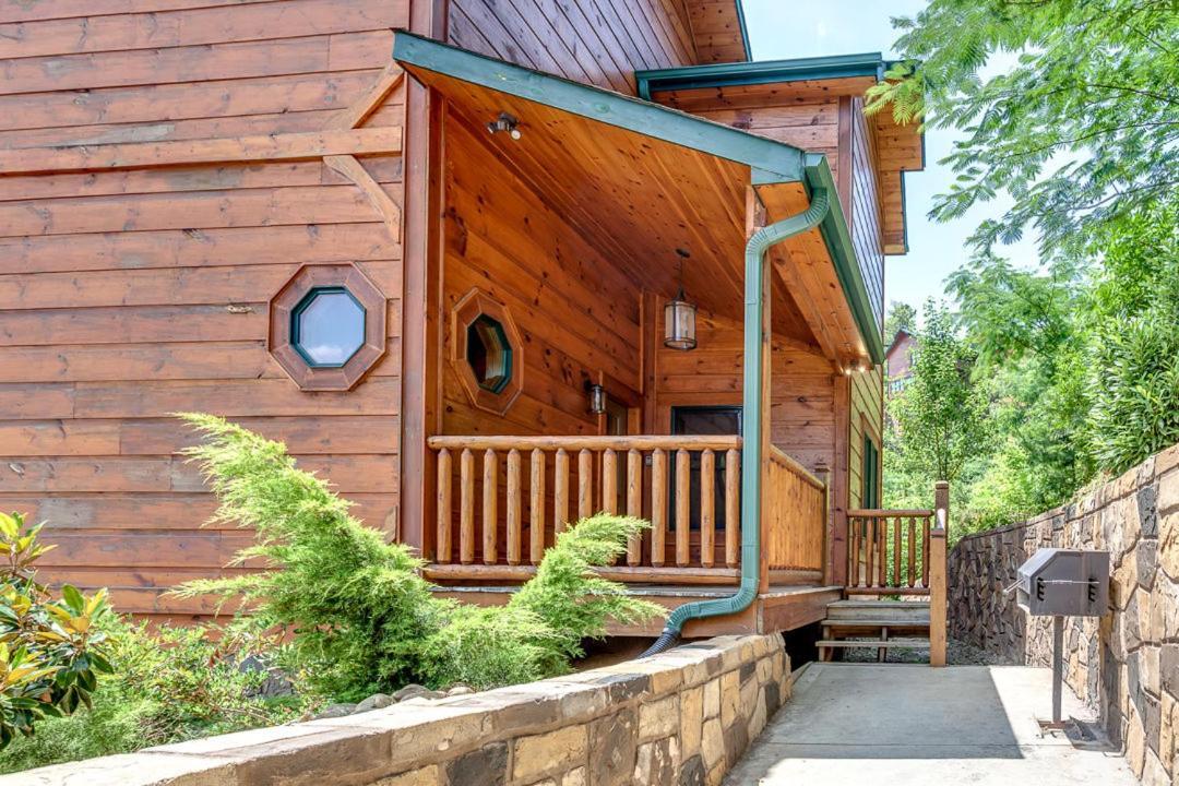 Gatlinburg Cabin With Private Hot Tub By Staycating Екстер'єр фото