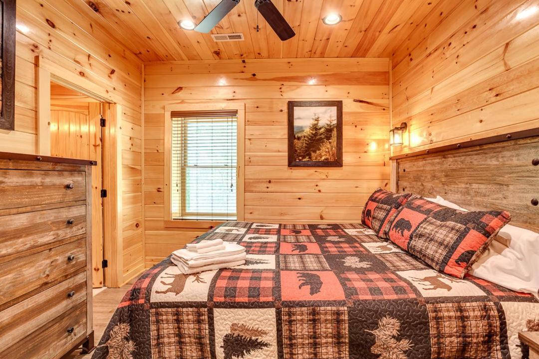 Gatlinburg Cabin With Private Hot Tub By Staycating Екстер'єр фото