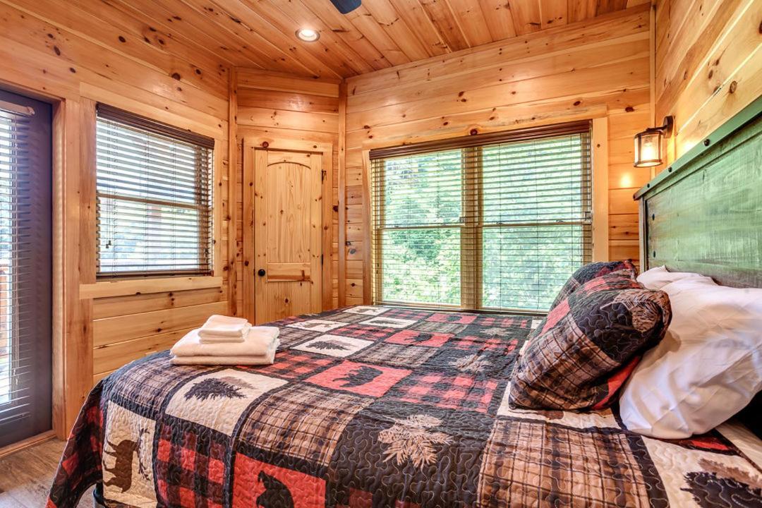 Gatlinburg Cabin With Private Hot Tub By Staycating Екстер'єр фото
