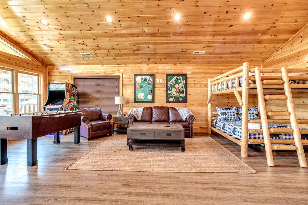 Gatlinburg Cabin With Private Hot Tub By Staycating Екстер'єр фото
