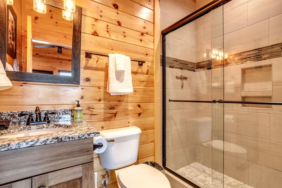 Gatlinburg Cabin With Private Hot Tub By Staycating Екстер'єр фото