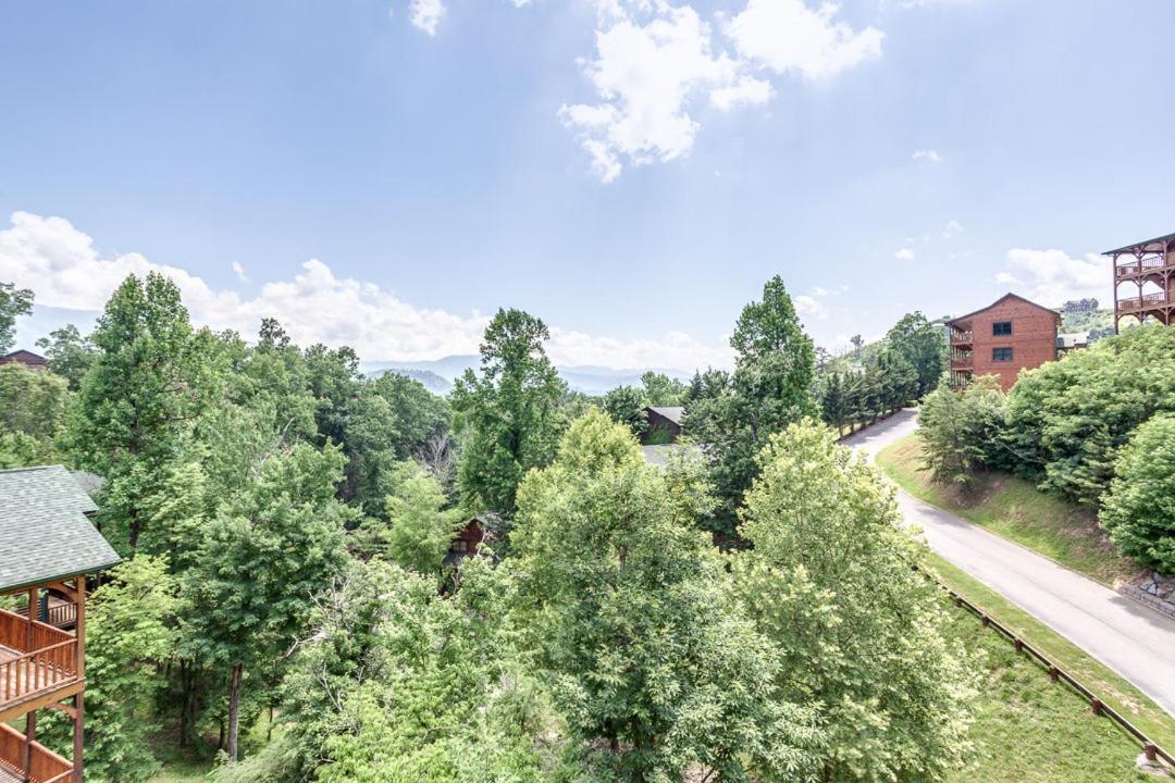 Gatlinburg Cabin With Private Hot Tub By Staycating Екстер'єр фото