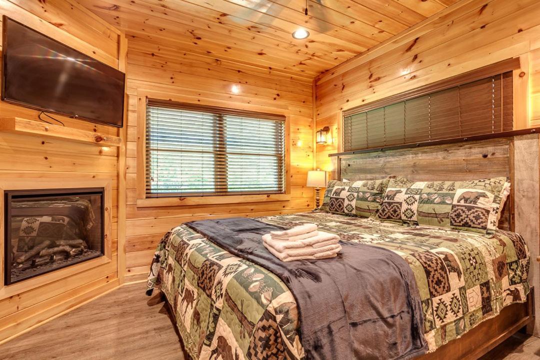 Gatlinburg Cabin With Private Hot Tub By Staycating Екстер'єр фото