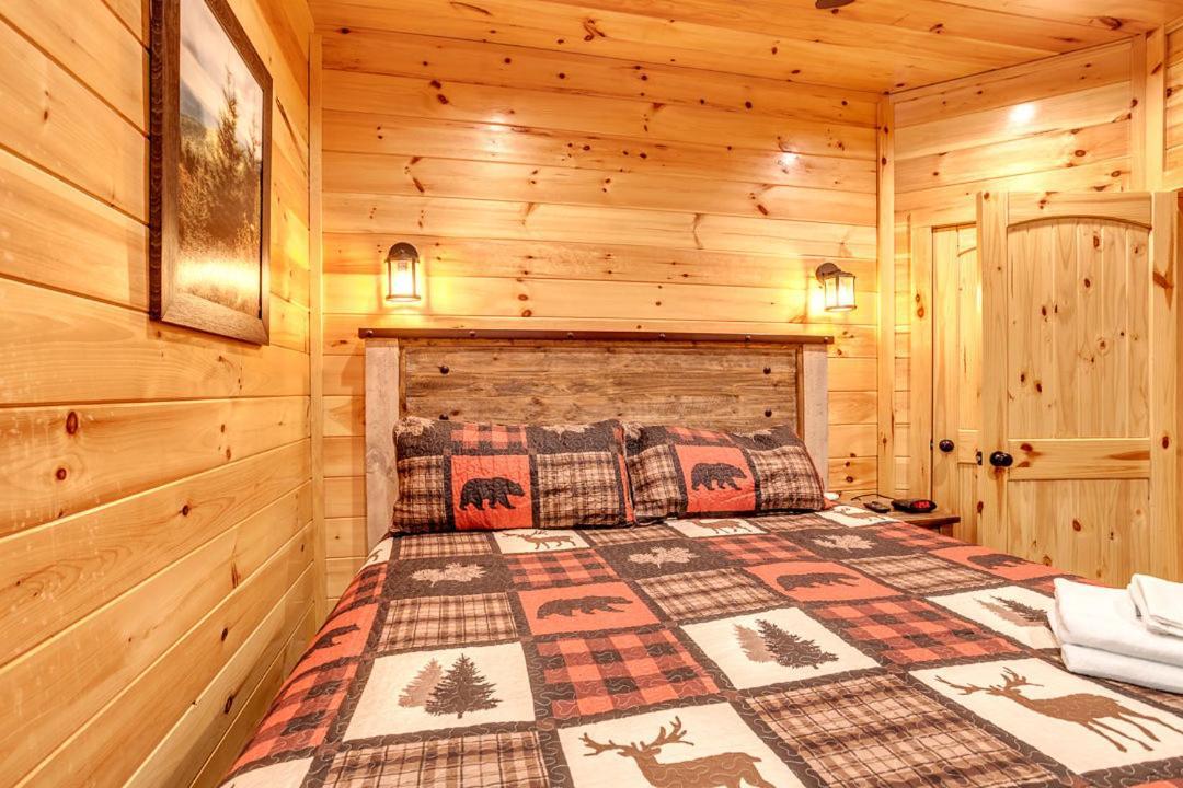 Gatlinburg Cabin With Private Hot Tub By Staycating Екстер'єр фото