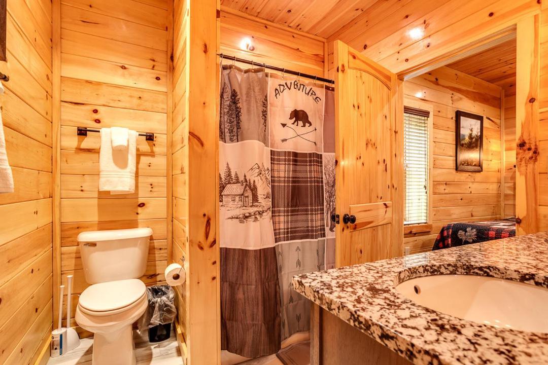 Gatlinburg Cabin With Private Hot Tub By Staycating Екстер'єр фото