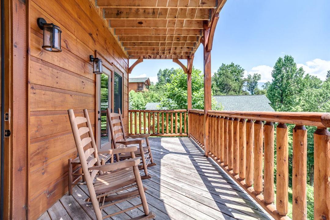 Gatlinburg Cabin With Private Hot Tub By Staycating Екстер'єр фото