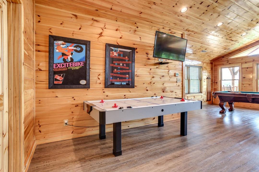 Gatlinburg Cabin With Private Hot Tub By Staycating Екстер'єр фото