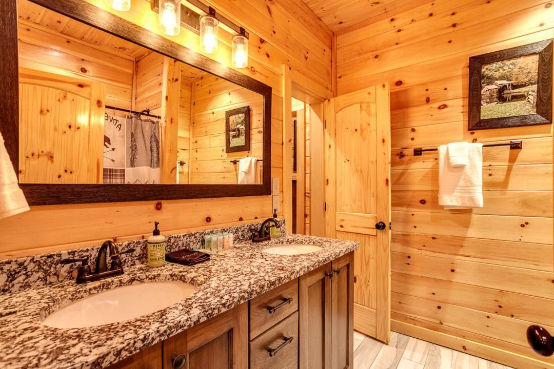 Gatlinburg Cabin With Private Hot Tub By Staycating Екстер'єр фото